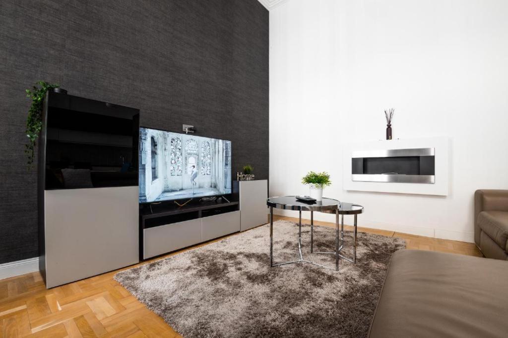 Deluxe Quentin Home Next To The Fashion Street 布达佩斯 外观 照片